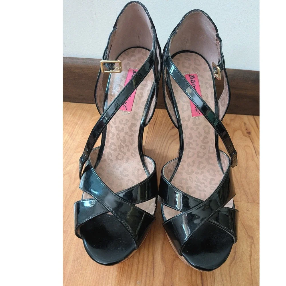 Betsey Johnson Madelin Wedge 8M Punk Rockabilly Edgy Spike Platform Heel Goth